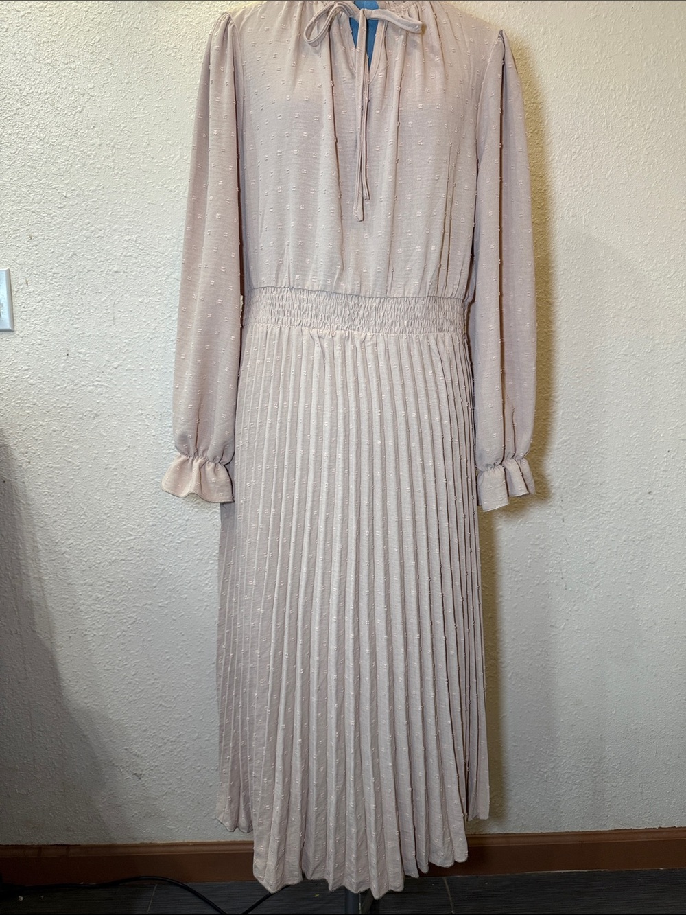 Pretty garden Cream Pleated Long-Sleeve Midi Dress